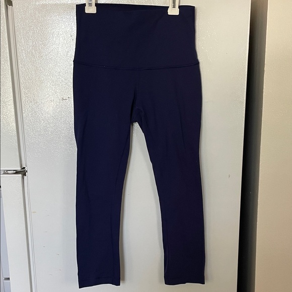 Lululemon Women’s Size 6 High-Waisted Vibrant Navy Crop Leggings 22” - Picture 1 of 7